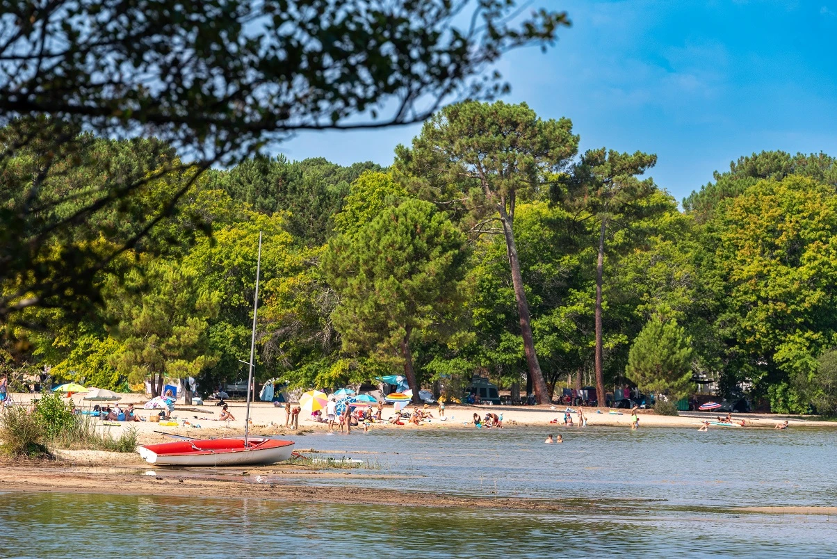 Camping Navarrosse-Plage 4* - Ze collection, Camping 4* à Biscarrosse Lac (Landes) - Location Mobil Home pour 5 personnes - Photo N°2
