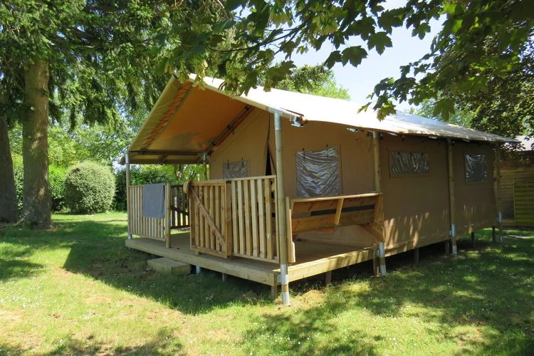 Camping de la Liez 5*, Camping 5* à Peigney (Haute Marne) - Location Tente équipée pour 5 personnes - Photo N°1