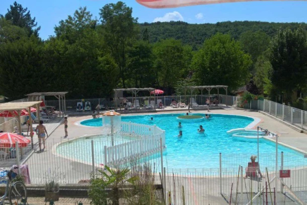 Camping La Grande Prade 3*, Camping 3* à La Cassagne (Dordogne) - Location Mobil Home pour 4 personnes - Photo N°2