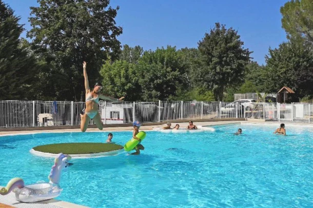 Camping La Grande Prade 3*, Camping 3* à La Cassagne (Dordogne) - Location Mobil Home pour 4 personnes - Photo N°3