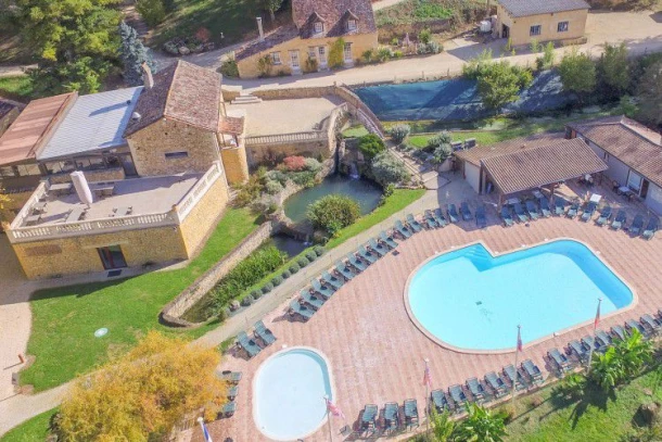Camping Le Moulin de Surier 4*, Camping 4* à Beaumont du Périgord (Dordogne) - Location Chalet pour 3 personnes - Photo N°2
