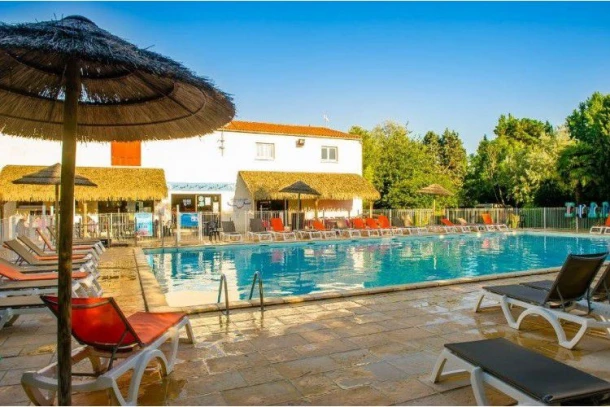 Camping Les Embruns d'Oléron 4*, Camping 4* à Le Château d'Oléron (Charente Maritime) - Location Tente équipée pour 5 personnes - Photo N°3