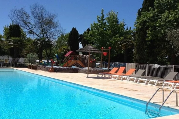 Camping Les Embruns d'Oléron 4*, Camping 4* à Le Château d'Oléron (Charente Maritime) - Location Tente équipée pour 5 personnes - Photo N°4