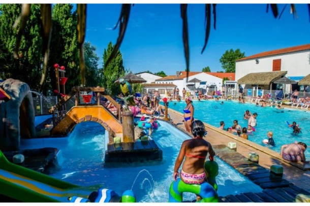 Camping Les Embruns d'Oléron 4*, Camping 4* à Le Château d'Oléron (Charente Maritime) - Location Tente équipée pour 5 personnes - Photo N°6