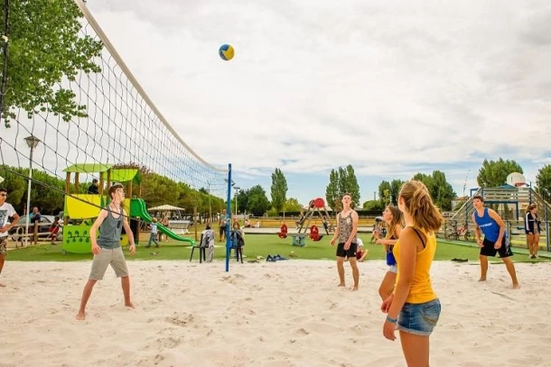 Camping Les Embruns d'Oléron 4*, Camping 4* à Le Château d'Oléron (Charente Maritime) - Location Tente équipée pour 5 personnes - Photo N°10