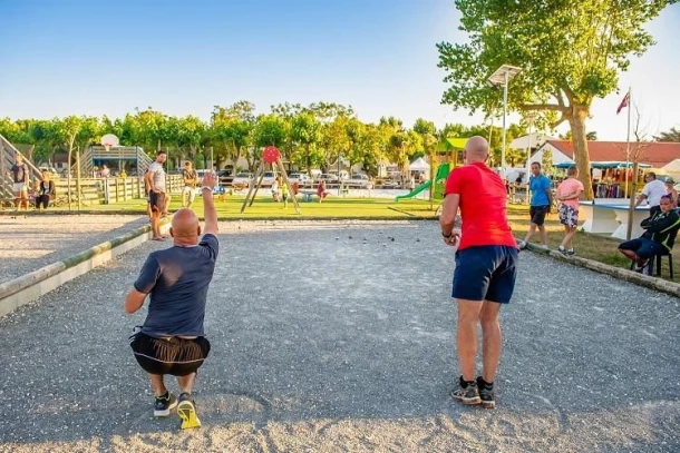 Camping Les Embruns d'Oléron 4*, Camping 4* à Le Château d'Oléron (Charente Maritime) - Location Tente équipée pour 5 personnes - Photo N°12