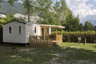 Camping Belledonne 4*, Camping 4* à Le Bourg d'Oisans (Isère) - Location Mobil Home pour 4 personnes - Photo N°1