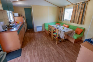 Camping Paradis l'Europe, Camping à Murol (Puy de Dôme) - Location Mobil Home pour 4 personnes - Photo N°4