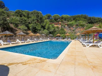 Camping Torraccia 3* - Ze collection, Camping 3* à Cargèse (Corse du Sud) - Location Chalet pour 5 personnes - Photo N°2