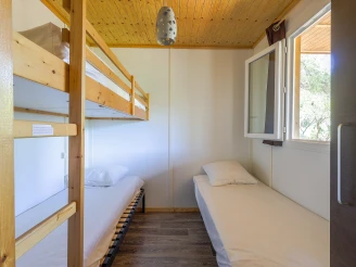Camping Torraccia 3* - Ze collection, Camping 3* à Cargèse (Corse du Sud) - Location Chalet pour 5 personnes - Photo N°4