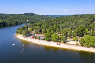 Camping du Lac 3*, Camping 3* à Marcillac la Croisille (Corrèze) - Location Chalet pour 7 personnes - Photo N°3