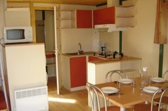 Camping du Lac 3*, Camping 3* à Marcillac la Croisille (Corrèze) - Location Chalet pour 7 personnes - Photo N°4