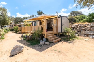  Camping Le Colomba 4*, Camping 4* à Olmeto (Corse du Sud) - Location Mobil Home pour 4 personnes - Photo N°2