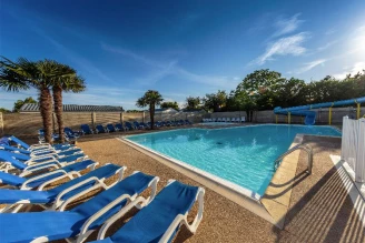 Camping La Roche Percée 4*, Camping 4* à Fouesnant (Finistère) - Location Mobil Home pour 4 personnes - Photo N°2