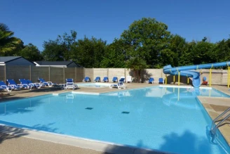 Camping La Roche Percée 4*, Camping 4* à Fouesnant (Finistère) - Location Mobil Home pour 4 personnes - Photo N°3
