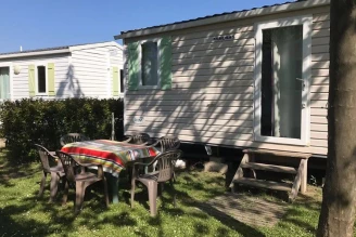 Camping Lou Vincen 3*, Camping 3* à Vallabrègues (Gard) - Location Bungalow pour 4 personnes - Photo N°1