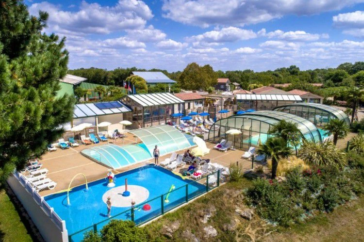 Camping La Bretonnière 4*, Camping 4* à Saint Julien des Landes (Vendée) - Location Tente équipée pour 4 personnes - Photo N°2