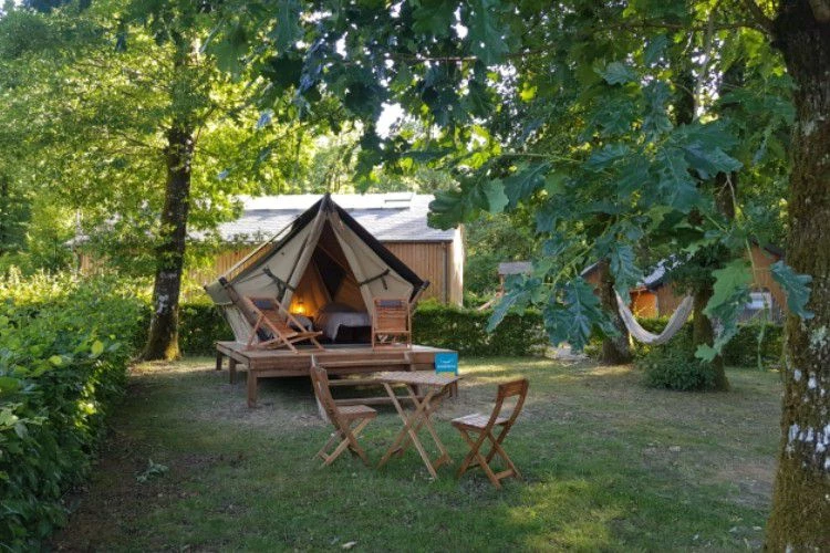 Camping De La Forêt 3*, Camping 3* à Sillé le Guillaume (Sarthe) - Location Tente équipée pour 5 personnes - Photo N°7