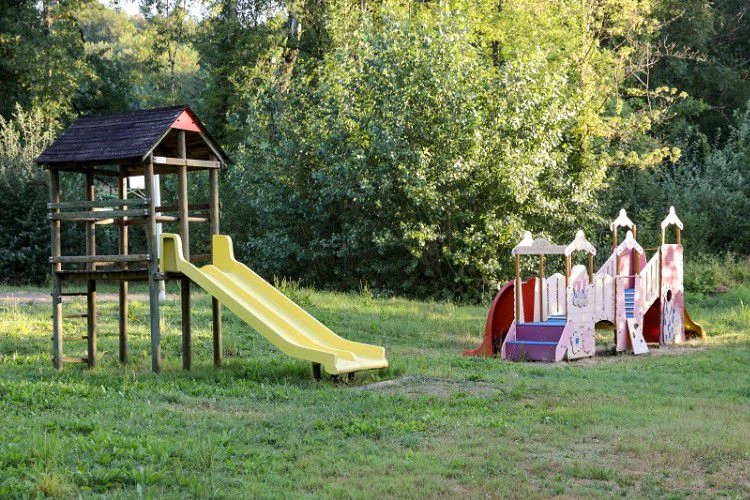Camping Le Repaire 3*, Camping 3* à Thiviers (Dordogne) - Location Chalet pour 6 personnes - Photo N°5