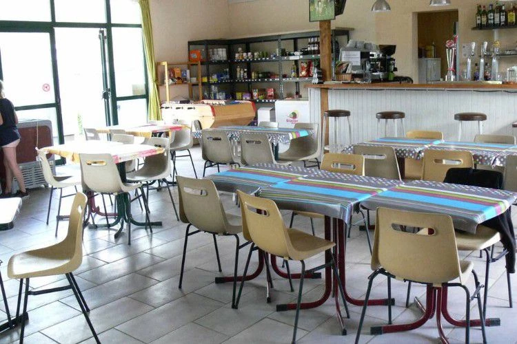 Camping Le Repaire 3*, Camping 3* à Thiviers (Dordogne) - Location Chalet pour 6 personnes - Photo N°11