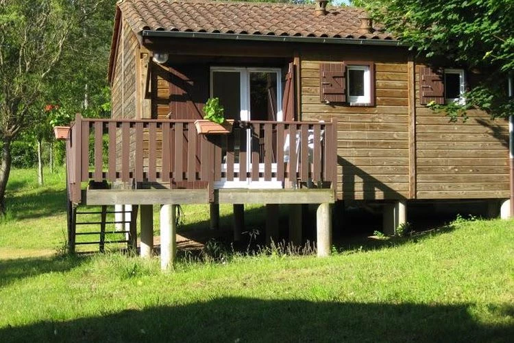 Camping Le Repaire 3*, Camping 3* à Thiviers (Dordogne) - Location Chalet pour 6 personnes - Photo N°1
