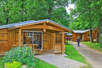 Camping Albirondack Park 4*, Camping 4* à Albi (Tarn) - Location Chalet pour 4 personnes - Photo N°1