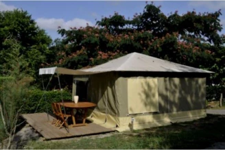 Camping Biper Gorri 4*, Camping 4* à Espelette (Pyrénées Atlantiques) - Location Tente équipée pour 5 personnes - Photo N°1
