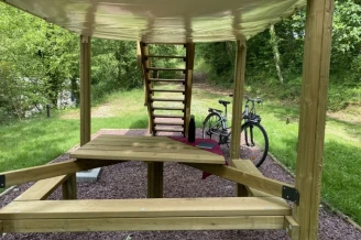 Camping Domaine de Kerelly 3*, Camping 3* à Guégon (Morbihan) - Location Cabane pour 2 personnes - Photo N°3
