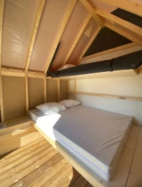 Camping Domaine de Kerelly 3*, Camping 3* à Guégon (Morbihan) - Location Cabane pour 3 personnes - Photo N°3