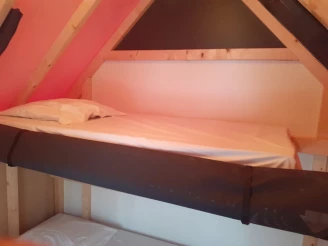 Camping Domaine de Kerelly 3*, Camping 3* à Guégon (Morbihan) - Location Cabane pour 3 personnes - Photo N°4