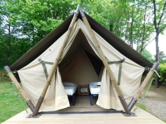 Camping Domaine de Kerelly 3*, Camping 3* à Guégon (Morbihan) - Location Tente équipée pour 2 personnes - Photo N°1