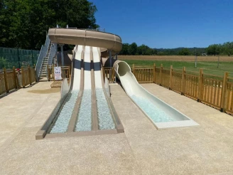 Camping De Maillac 4* , Camping 4* à Sainte Nathalène (Dordogne) - Location Chalet pour 4 personnes - Photo N°3