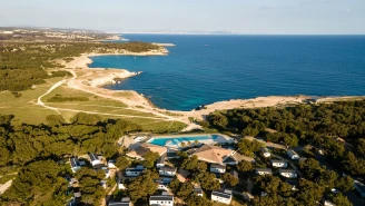 Camping L'Arquet Côte Bleue 4* - Plage - Ze collection, Camping 4* à Martigues (Bouches du Rhône) - Location Mobil Home pour 4 personnes - Photo N°2