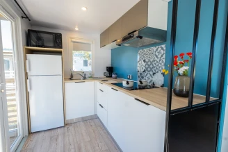 Camping L'Arquet Côte Bleue 4* - Plage - Ze collection, Camping 4* à Martigues (Bouches du Rhône) - Location Mobil Home pour 4 personnes - Photo N°3