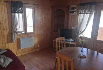 Camping La Motte Flottante 2*, Camping 2* à La Freissinouse (Hautes Alpes) - Location Chalet pour 4 personnes - Photo N°2