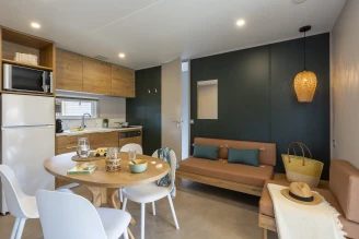 Camping Les Couleurs de la Coubre 4* - Ze collection, Camping 4* à Les Mathes (Charente Maritime) - Location Mobil Home pour 4 personnes - Photo N°3