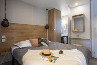 Camping Les Couleurs de la Coubre 4* - Ze collection, Camping 4* à Les Mathes (Charente Maritime) - Location Mobil Home pour 4 personnes - Photo N°4