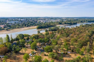Camping de L'Ile 3*, Camping 3* à Bannay (Cher) - Location Mobil Home pour 6 personnes - Photo N°2