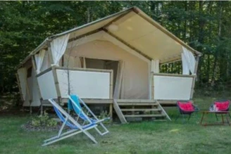 Camping du Coiroux 4*, Camping 4* à Aubazines (Corrèze) - Location Tente équipée pour 4 personnes - Photo N°1