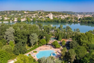 Camping du Pont d'Avignon 4*, Camping 4* à Avignon (Vaucluse) - Location Mobil Home pour 6 personnes - Photo N°2