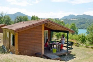Camping De Savel 3*, Camping 3* à Mayres Savel (Isère) - Location Chalet pour 5 personnes - Photo N°1