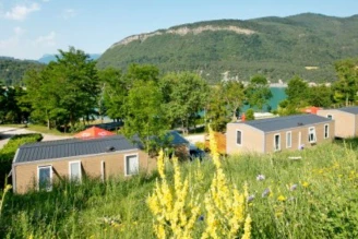 Camping De Savel 3*, Camping 3* à Mayres Savel (Isère) - Location Mobil Home pour 6 personnes - Photo N°1