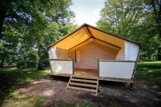 , Camping 3* à Villers lès Nancy (Meurthe et Moselle) - Location Tente équipée pour 4 personnes - Photo N°1