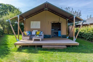 , Camping 3* à Puyravault (Vendée) - Location Tente équipée pour 4 personnes - Photo N°1