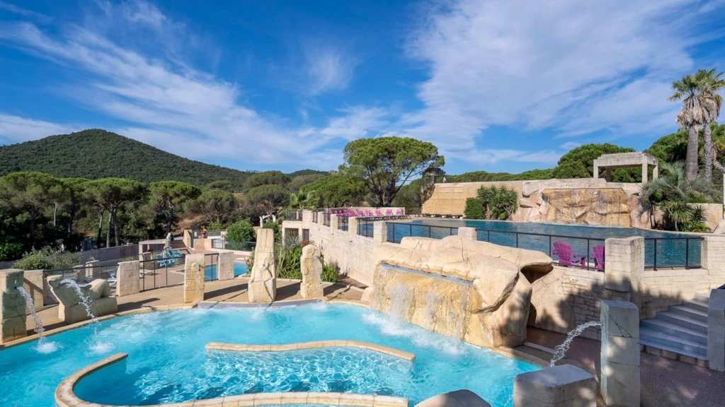 Camping Les Cigales 5*, Camping 5* à Le Muy (Var) - Location Chalet pour 4 personnes - Photo N°9
