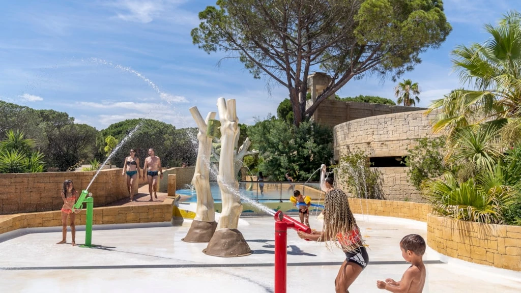 Camping Les Cigales 5*, Camping 5* à Le Muy (Var) - Location Chalet pour 4 personnes - Photo N°11