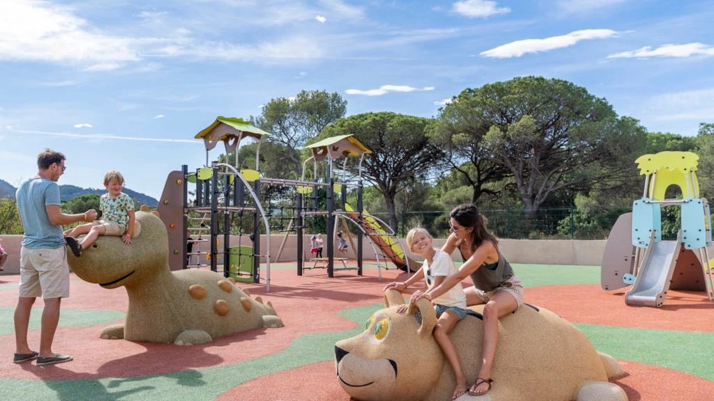 Camping Les Cigales 5*, Camping 5* à Le Muy (Var) - Location Chalet pour 4 personnes - Photo N°12