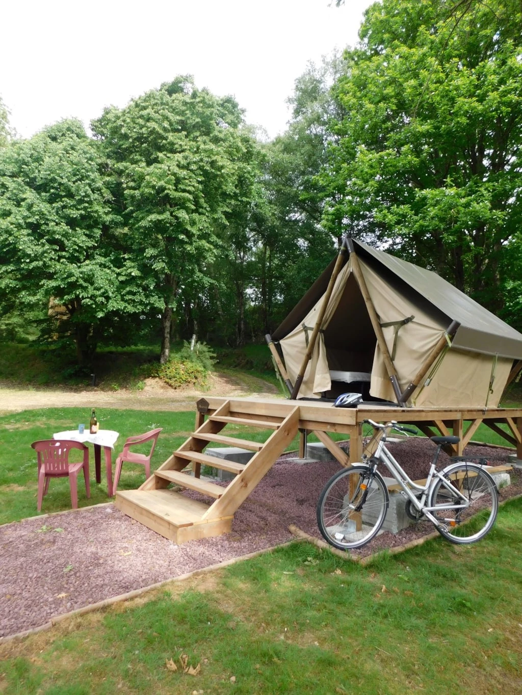 Camping Domaine de Kerelly 3*, Camping 3* à Guégon (Morbihan) - Location Tente équipée pour 2 personnes - Photo N°3