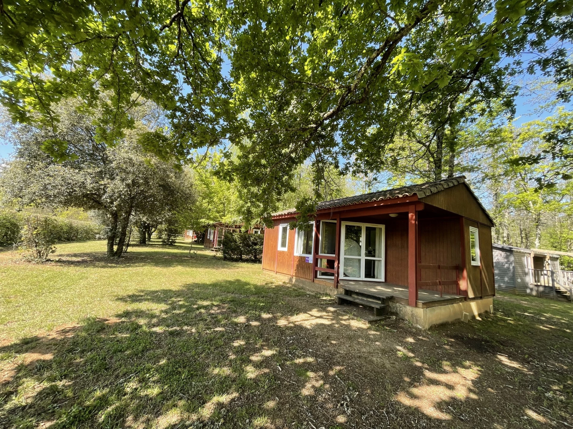 Camping De Maillac 4* , Camping 4* à Sainte Nathalène (Dordogne) - Location Chalet pour 4 personnes - Photo N°2