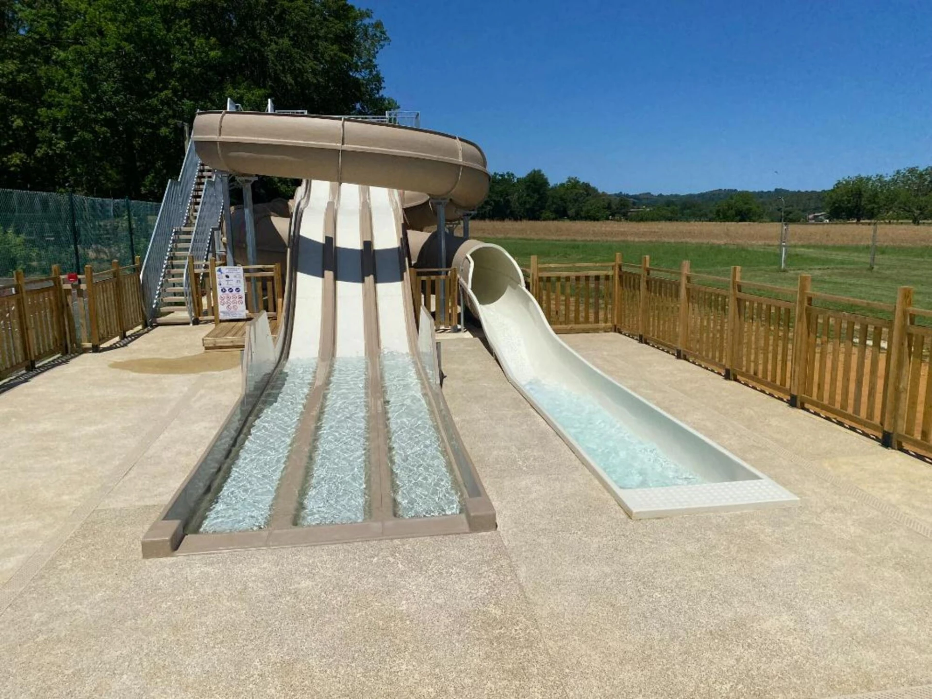 Camping De Maillac 4* , Camping 4* à Sainte Nathalène (Dordogne) - Location Chalet pour 4 personnes - Photo N°4